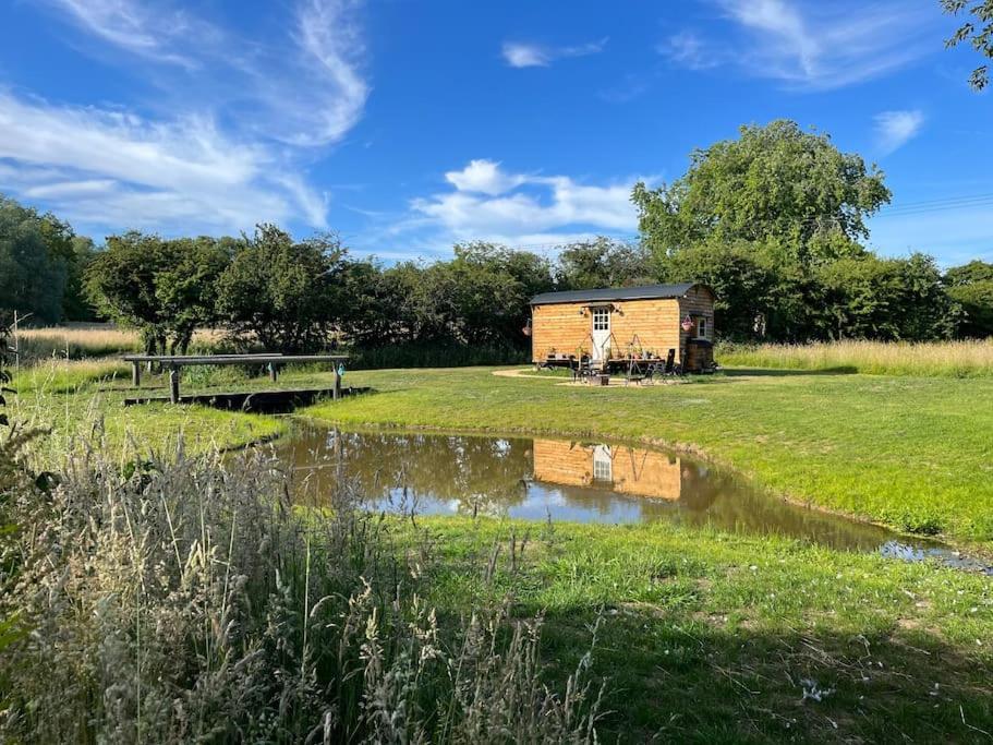 Mountbatten Shepherds Hut & Buckhurst Shepherds Hut Ashford  Ngoại thất bức ảnh