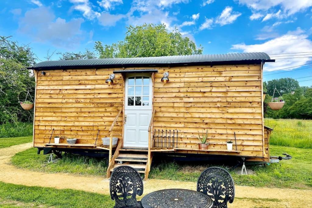 Mountbatten Shepherds Hut & Buckhurst Shepherds Hut Ashford  Ngoại thất bức ảnh